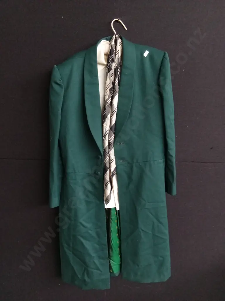 VINTAGE COAT, SHIRT AND PLAID TIE Image 1++