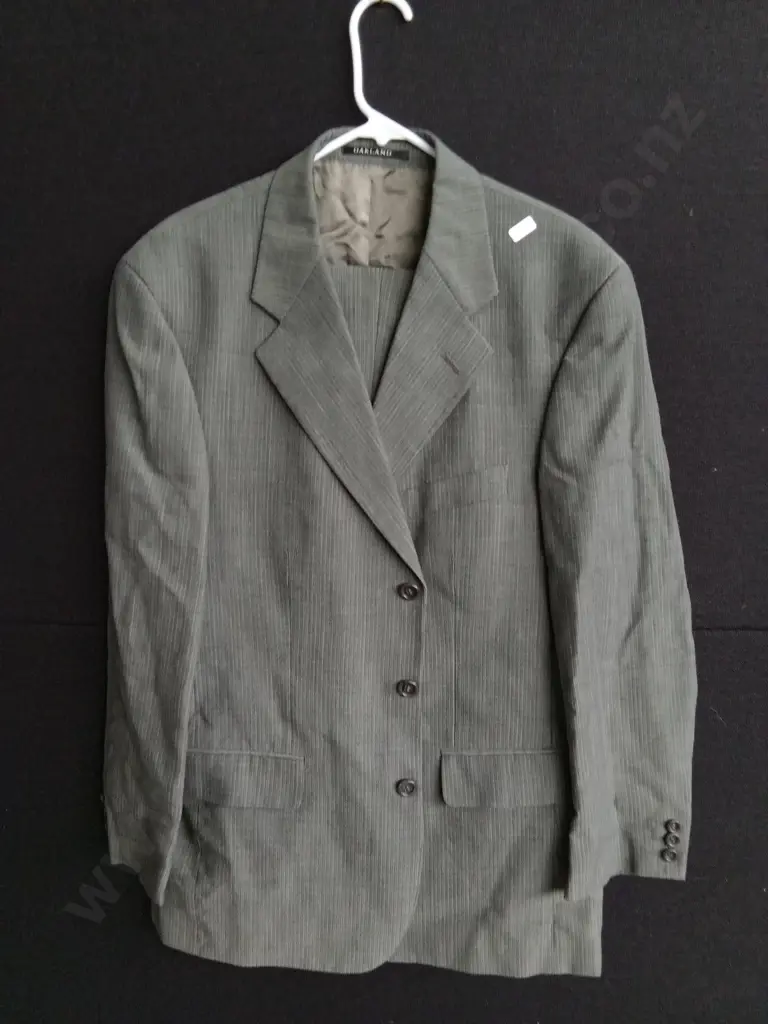 WOOL OAKLAND SUIT, TROUSERS AND JACKET, TROUSERS SIZE 34 Image 1++