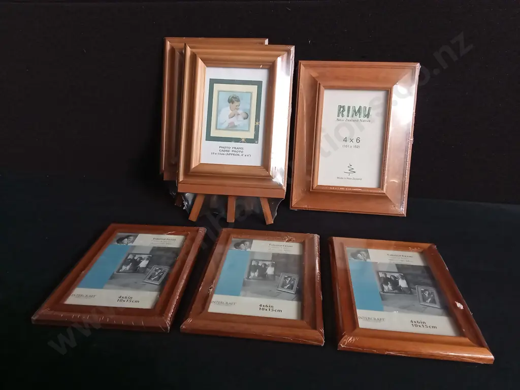 6 PIECES BRAND NEW WOODEN PHOTO FRAMES, PACKAGED Image 1++