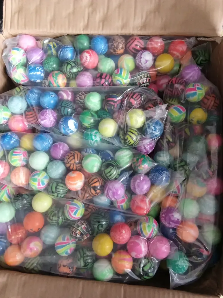 BOX OF BOUNCY BALLS FOR VENDING MACHINE Image 1++