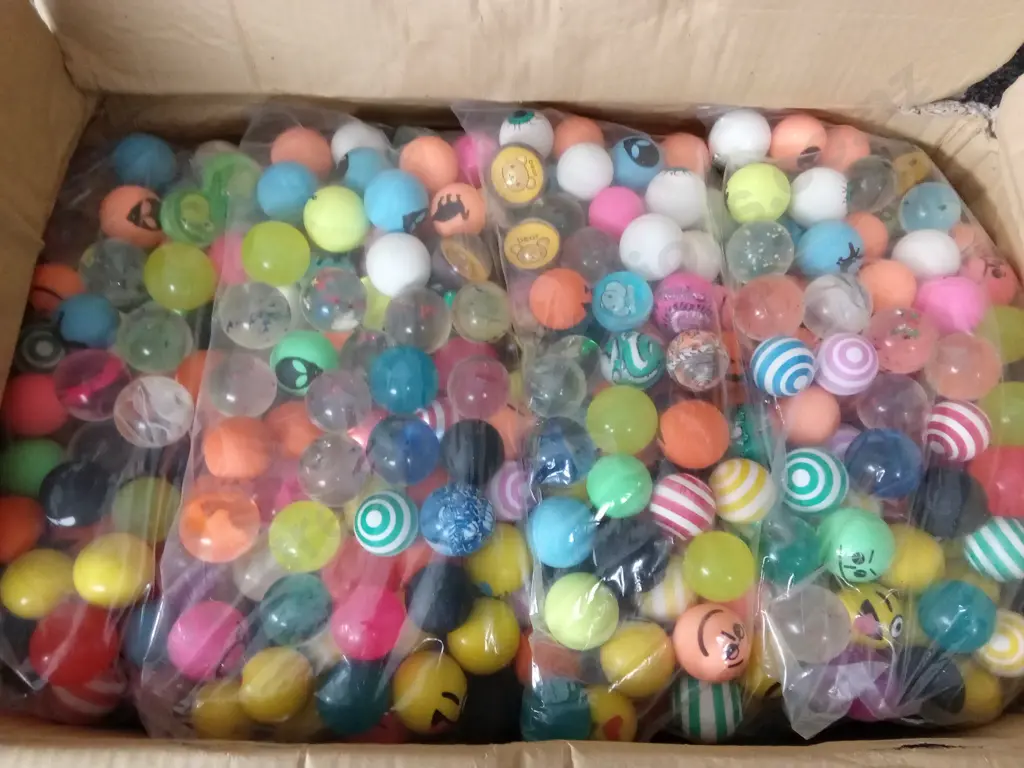 BOX OF BOUNCY BALLS FOR VENDING MACHINE Image 1++