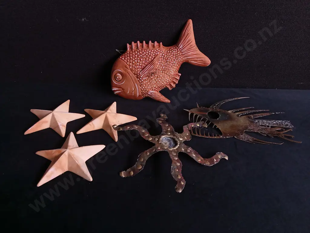 MIX OF COASTAL THEMED WALL DECOR Image 1++