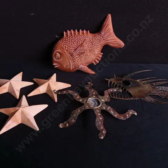 MIX OF COASTAL THEMED WALL DECOR