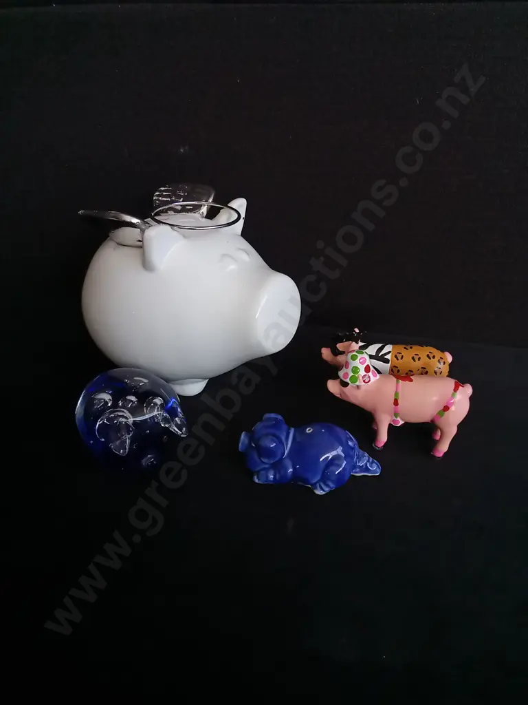 5 PIECES PIG DECOR, INCLUDING PIGGY BANK Image 1++