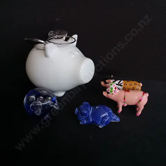 5 PIECES PIG DECOR, INCLUDING PIGGY BANK
