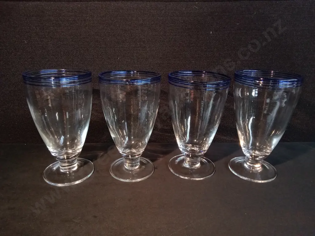 SET OF 4 VINTAGE CLEAR GLASS WINE GOBLETS Image 1++