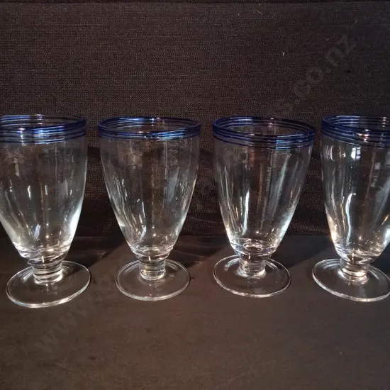 SET OF 4 VINTAGE CLEAR GLASS WINE GOBLETS