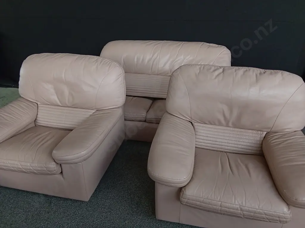 VINTAGE DUSTY PINK LEATHER 2 SEATER COUCH AND ARMCHAIRS Image 1++