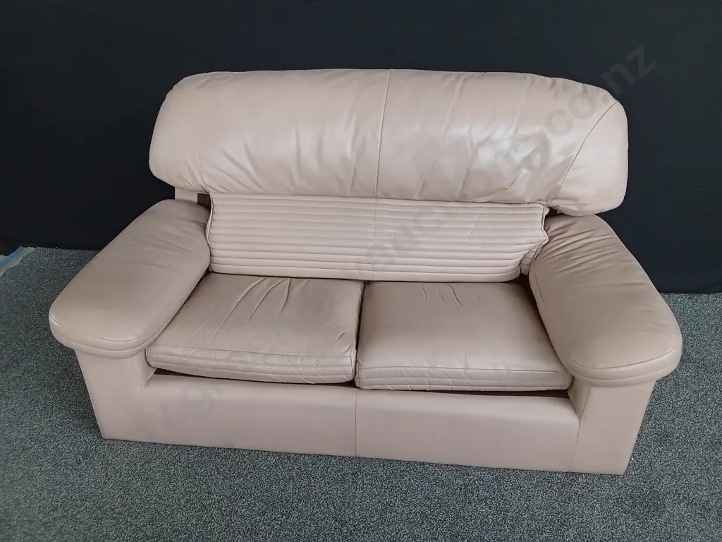 VINTAGE DUSTY PINK LEATHER 2 SEATER COUCH AND ARMCHAIRS Image 1++