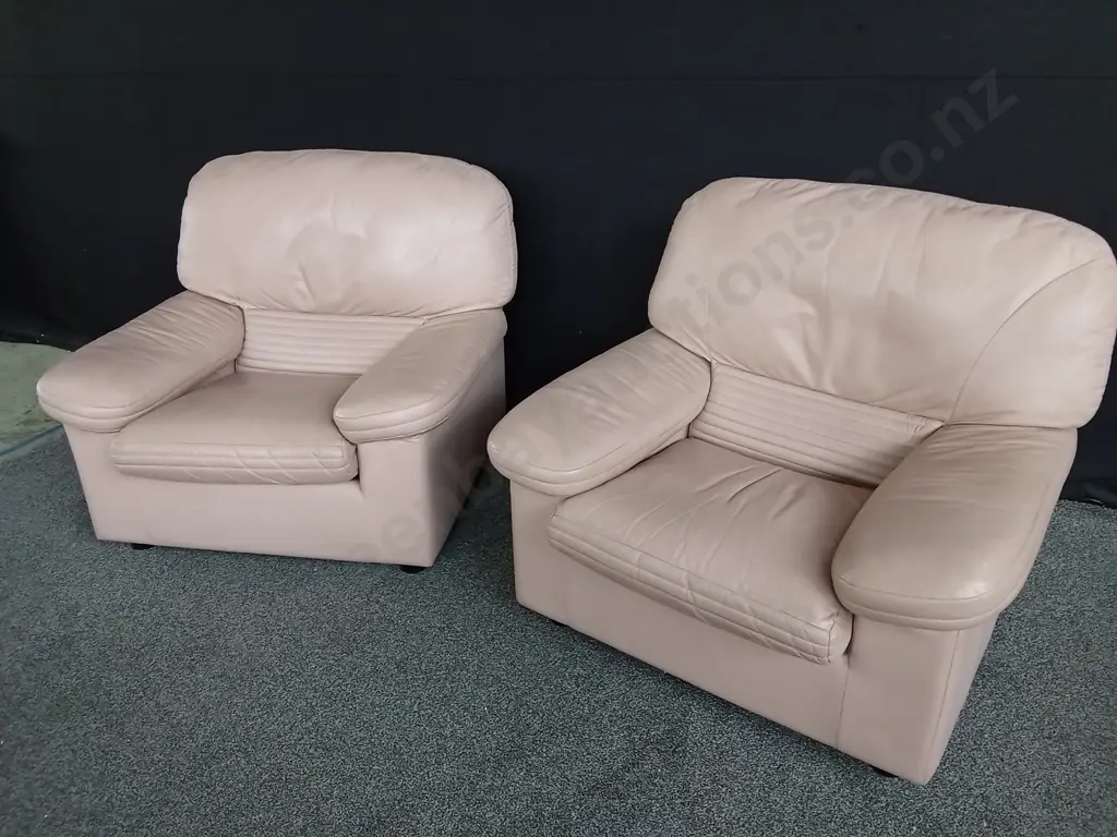VINTAGE DUSTY PINK LEATHER 2 SEATER COUCH AND ARMCHAIRS Image 1++