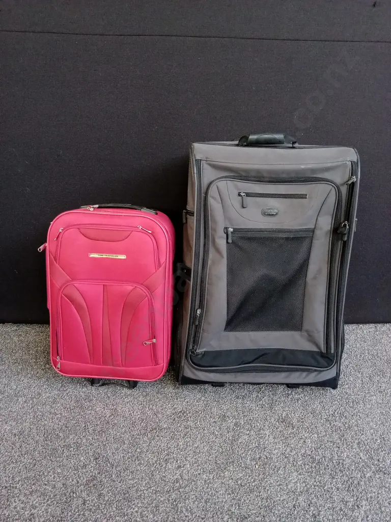 2 SUITCASES Image 1++