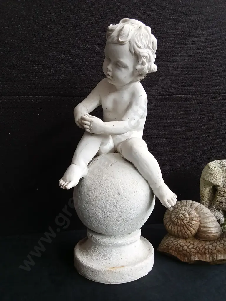 4 PIECES STONE GARDEN DECOR, TALLEST H 39 CM Image 1++