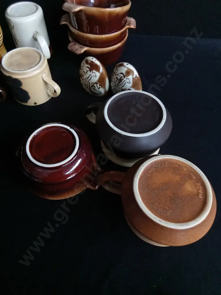 VINTAGE EARTH TONED CROWN LYNN AND KELSTON CERAMICS MIX, 12 PIECES Image 1++