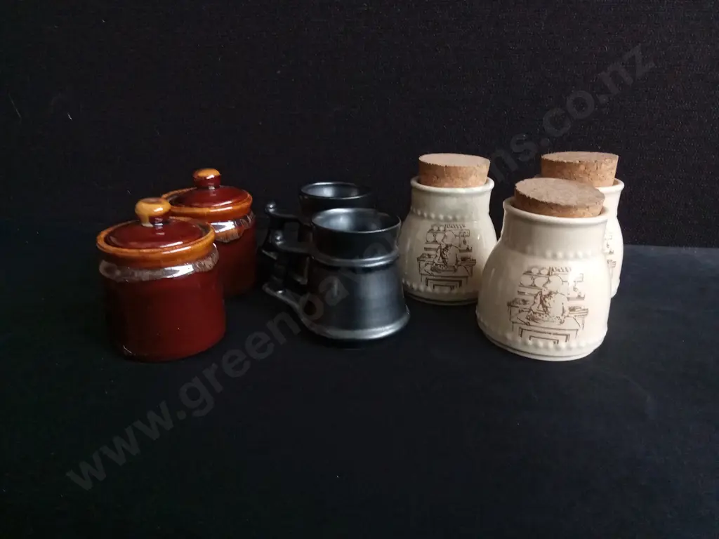 VINTAGE CROWN LYNN SPICA JARS, MINIATURE TANKARDS, AND GLAZED CRUET SET. 7 PIECES Image 1++