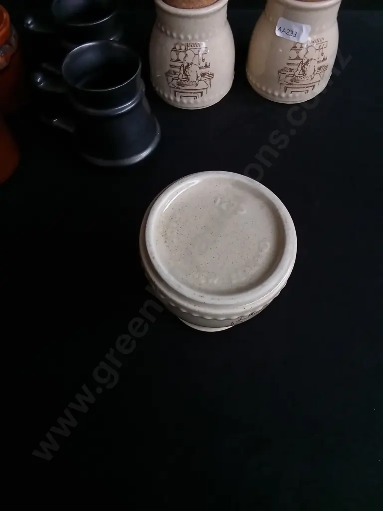 VINTAGE CROWN LYNN SPICA JARS, MINIATURE TANKARDS, AND GLAZED CRUET SET. 7 PIECES Image 1++