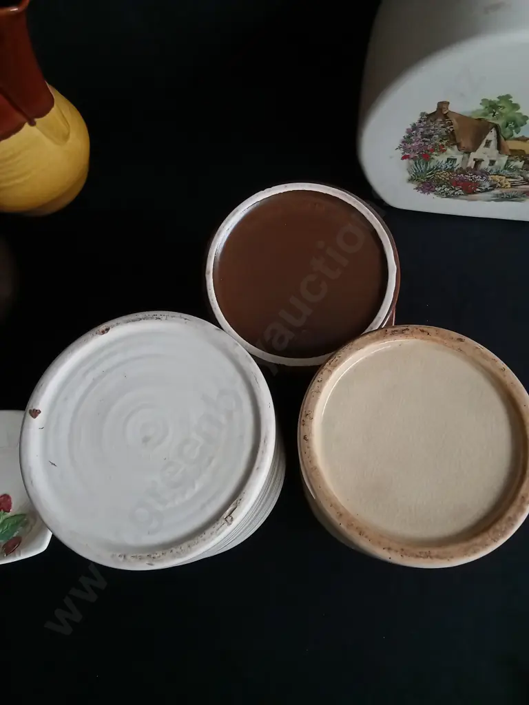 VINTAGE POTTERY COLLECTION, INCLUDING CROWN LYNN, TITIANWARE, MIDWINTER STYLECRAFT. 9 PIECES Image 1++
