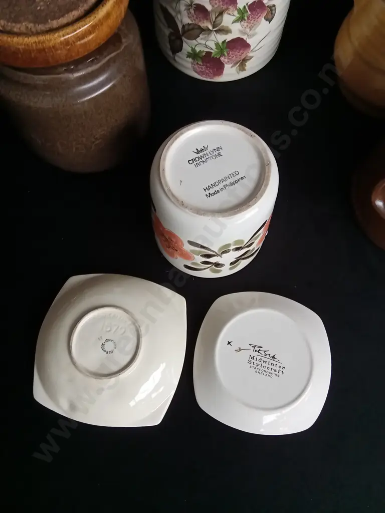 VINTAGE POTTERY COLLECTION, INCLUDING CROWN LYNN, TITIANWARE, MIDWINTER STYLECRAFT. 9 PIECES Image 1++