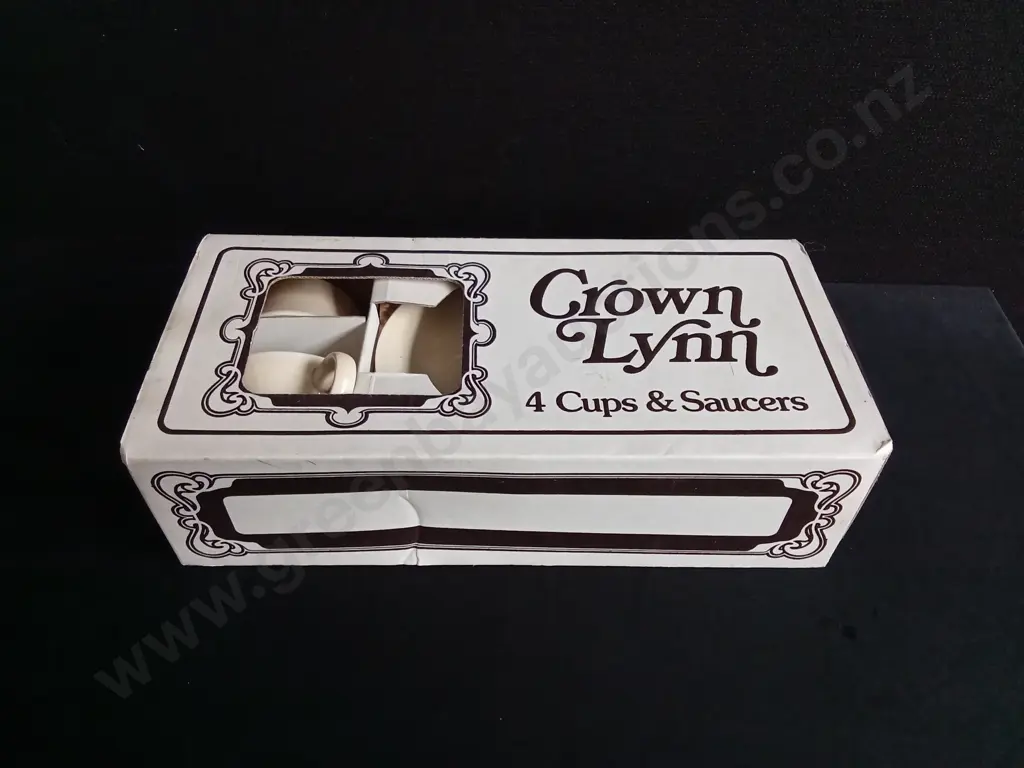 VINTAGE CROWN LYNN CUPS AND SAUCERS SET, BOXED Image 1++