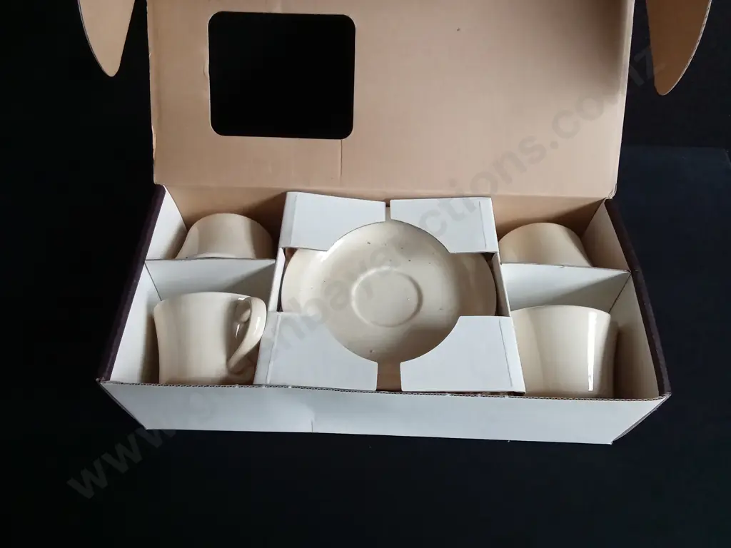 VINTAGE CROWN LYNN CUPS AND SAUCERS SET, BOXED Image 1++