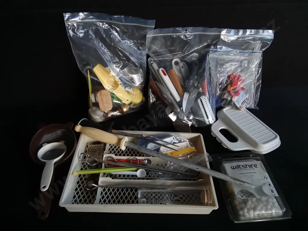 MIX OF KITCHEN ITEMS Image 1++