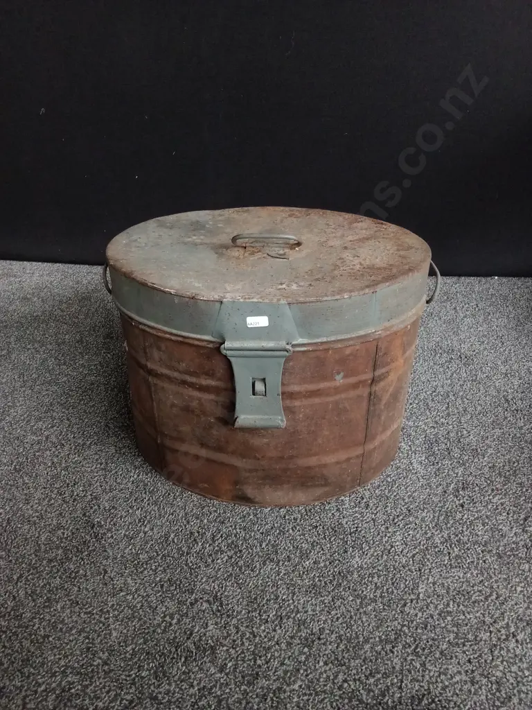 ANTIQUE OVAL TIN HAT BOX Image 1++