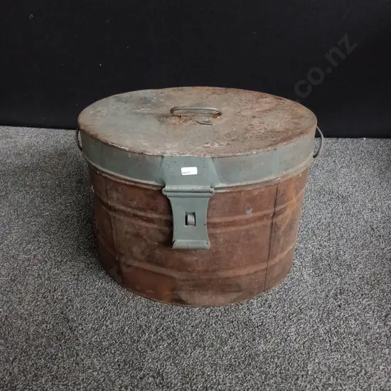 ANTIQUE OVAL TIN HAT BOX