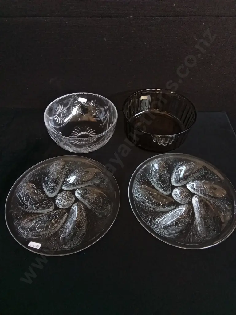 4 PIECES GLASS DISHES INCLUDING PAIR OF VINTAGE ARCOROC FRANCE PLATES Image 1++