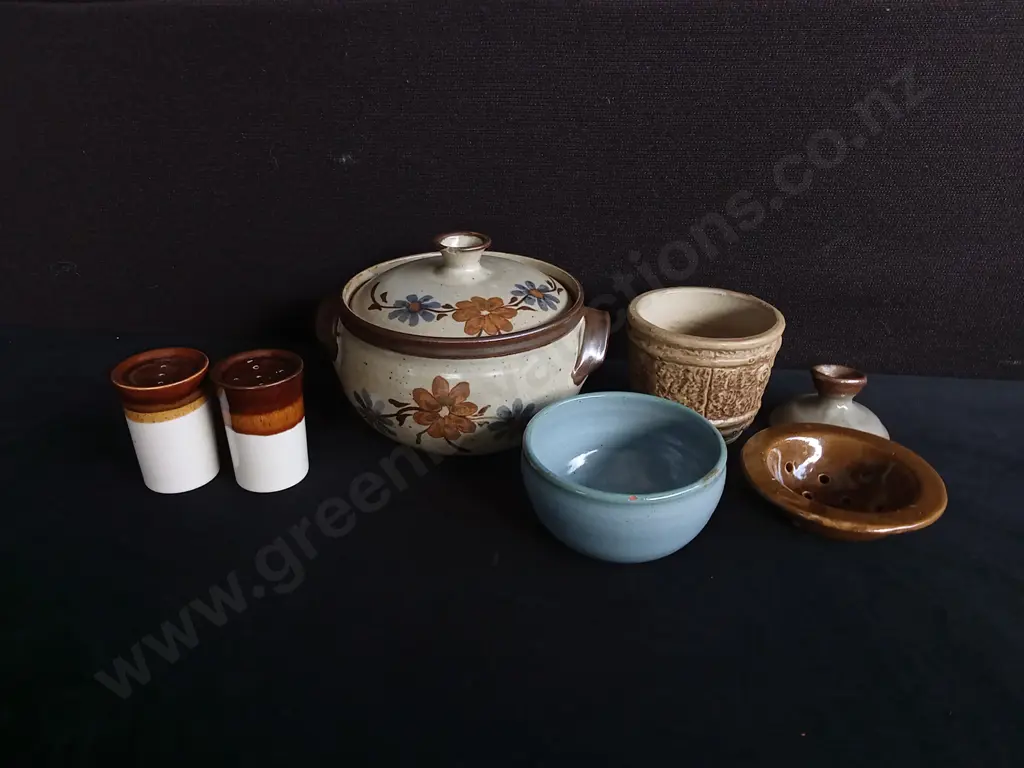 COLLECTION OF 70S STUDIO POTTERY KITCHENWARE Image 1++