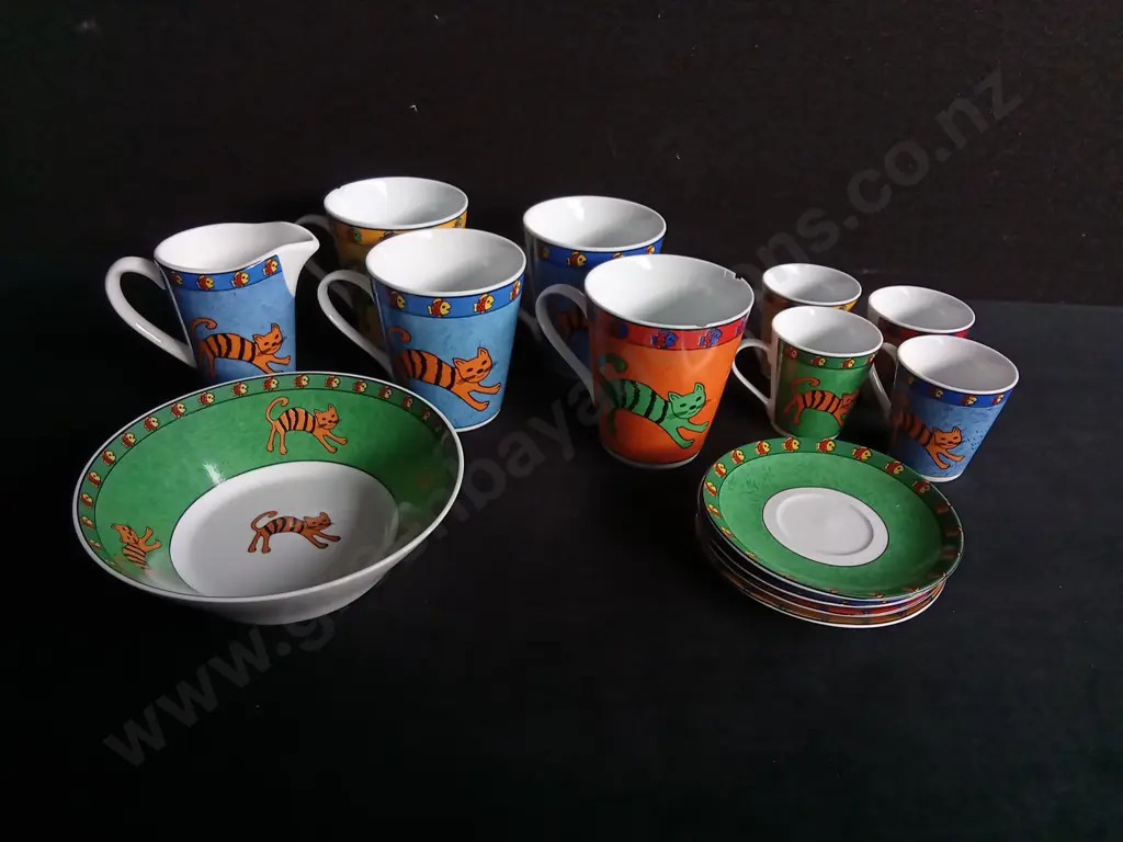 14 PIECE MAXWELL & WILLIAMS "COOL CAT" SET, ONE CUP CHIPPED Image 1++