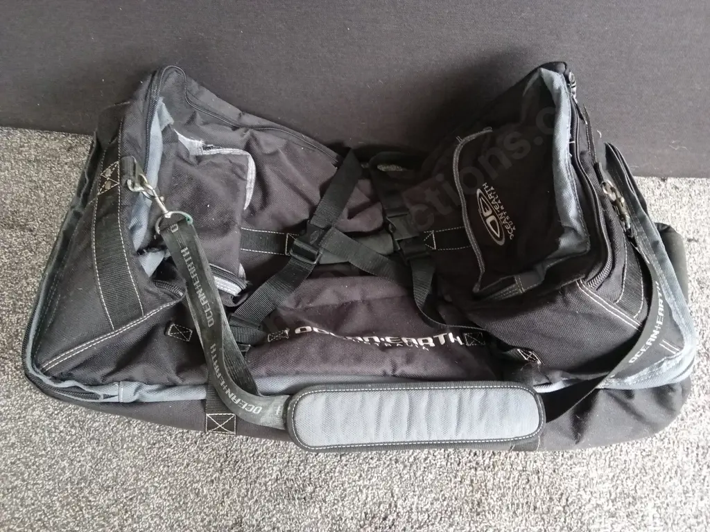 OCEAN-EARTG AUSTRALIA DUFFLE BAG / SUITCASE Image 1++