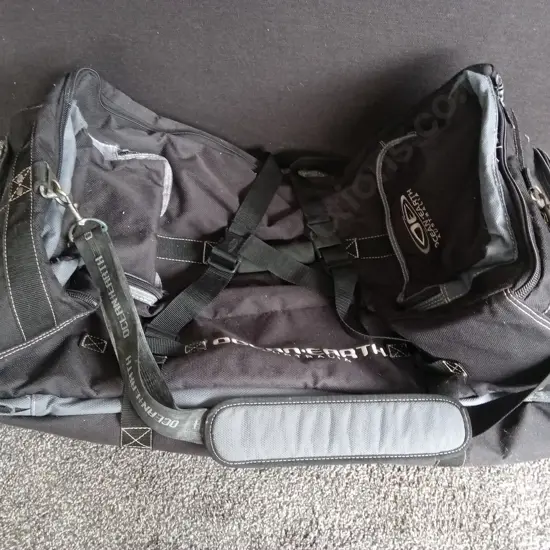 OCEAN-EARTG AUSTRALIA DUFFLE BAG / SUITCASE