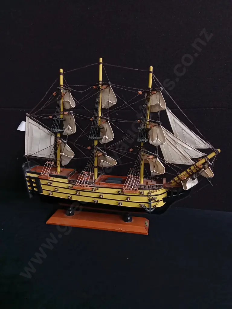 VINTAGE "H. M. S VICTORY" NAUTICALIA LONDON HMS VICTORY WOODEN SHIP, FULLY ASSEMBLED, H 43 CM Image 1++