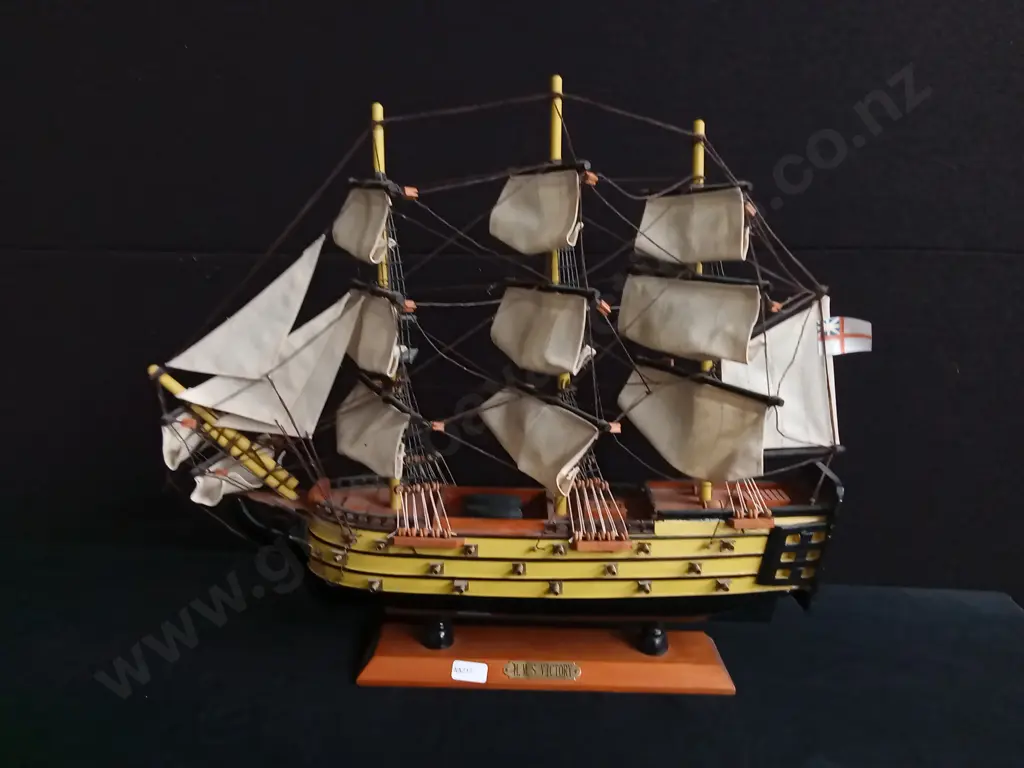 VINTAGE "H. M. S VICTORY" NAUTICALIA LONDON HMS VICTORY WOODEN SHIP, FULLY ASSEMBLED, H 43 CM Image 1++