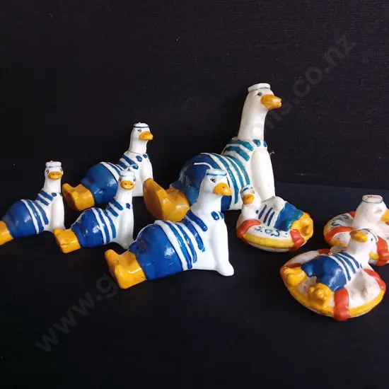 8 NOVELTY DUCK CANDLES, ONE DAMAGED