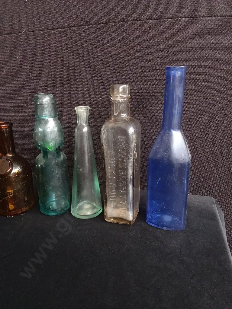 COLLECTION OF 10 ANTIQUE GLASS BOTTLES Image 1++