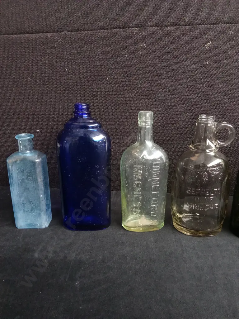 COLLECTION OF 10 ANTIQUE GLASS BOTTLES Image 1++