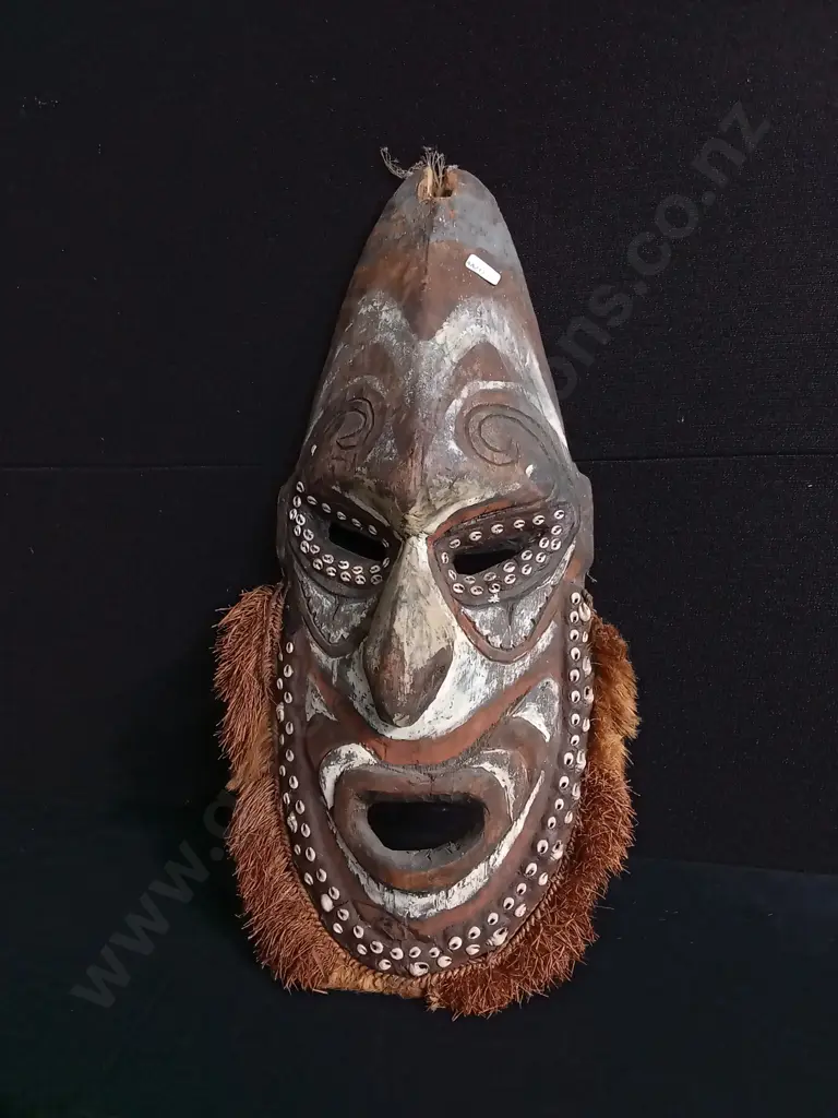 HAND CRAFTED WOODEN TRIBAL MASK FROM PAPUA NEW GUINEA Image 1++