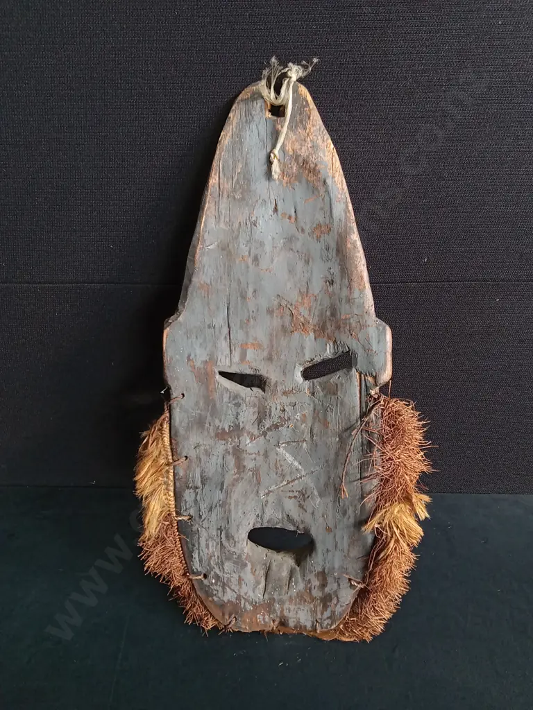 HAND CRAFTED WOODEN TRIBAL MASK FROM PAPUA NEW GUINEA Image 1++