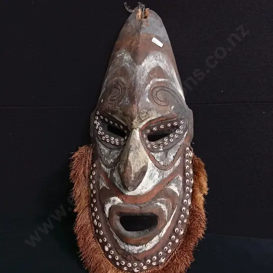 HAND CRAFTED WOODEN TRIBAL MASK FROM PAPUA NEW GUINEA