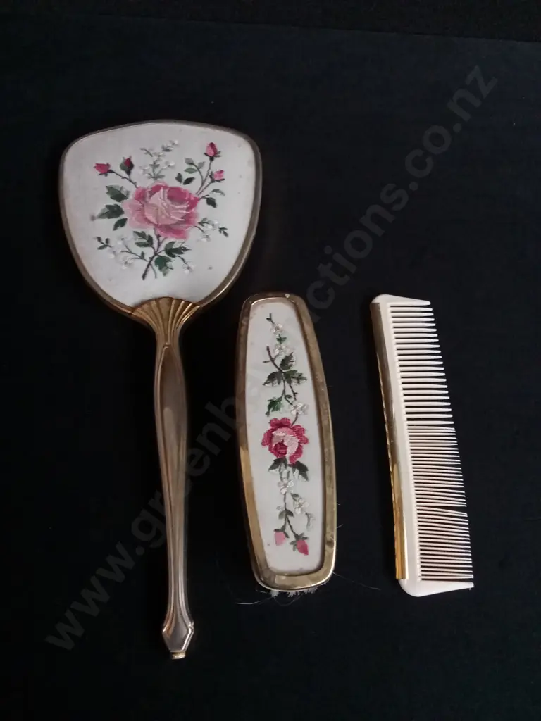 VINTAGE 3 PIECE VANITY SET Image 1++