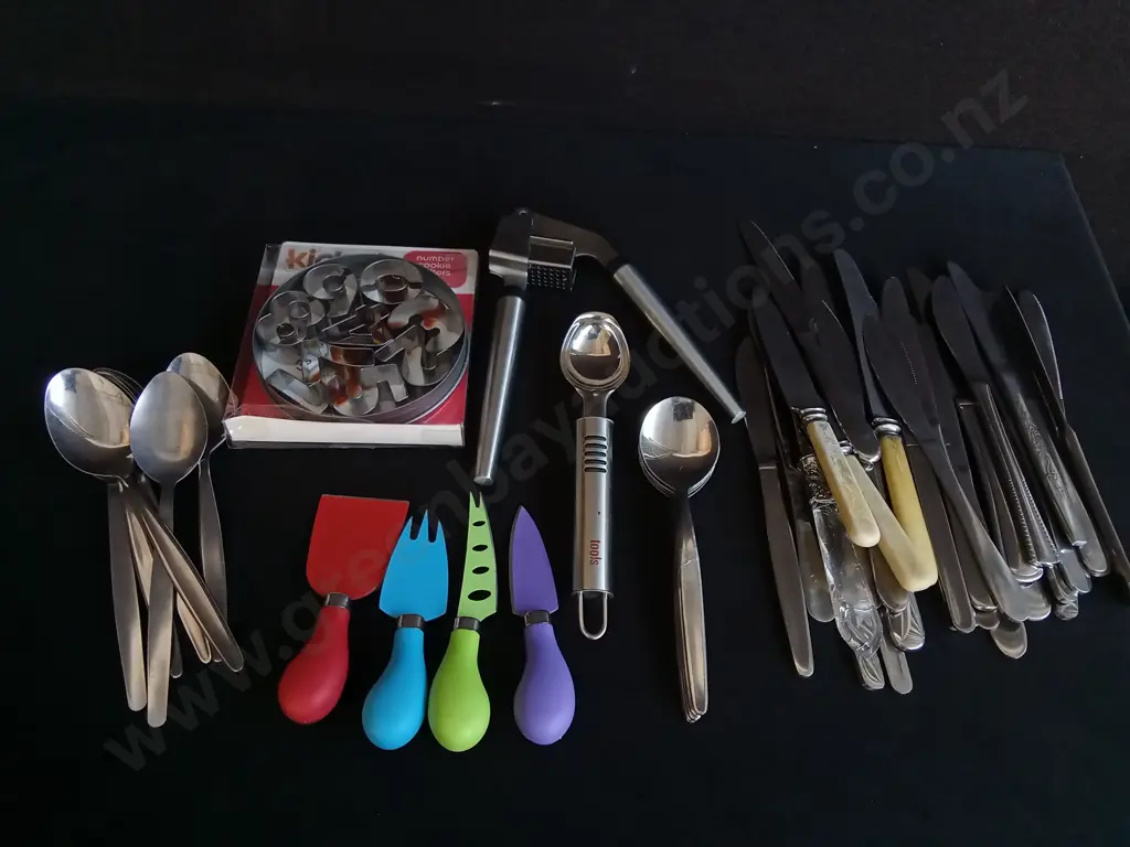 MIX OF KITCHENWARE Image 1++
