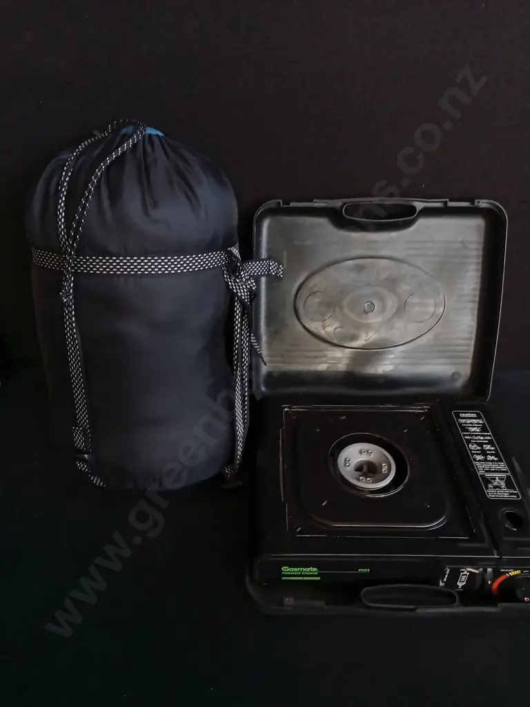 MOUNTAIN DESIGNS SLEEPING BAG AND PORTABLE GAS STOVE Image 1++