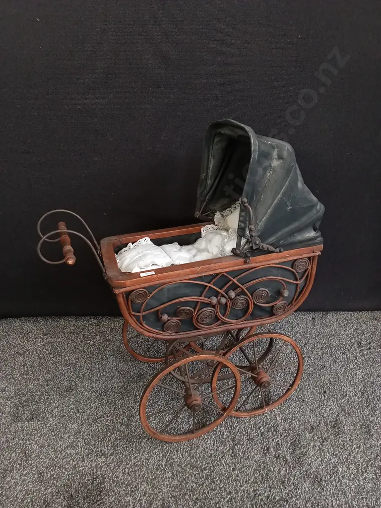 VINTAGE VICTORIAN STYLE DOLL PRAM, H 63 CM Image 1++