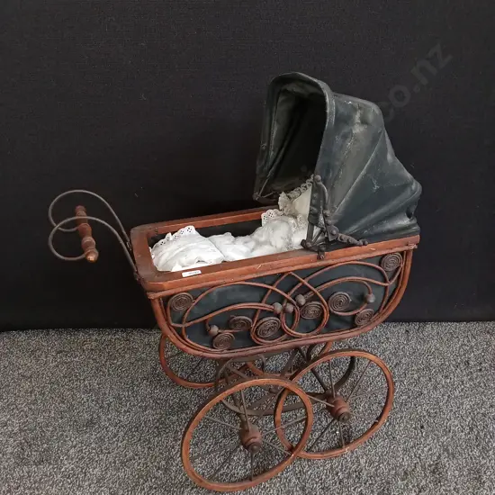 VINTAGE VICTORIAN STYLE DOLL PRAM, H 63 CM