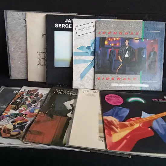 MIX OF 10 VINTAGE RECORDS