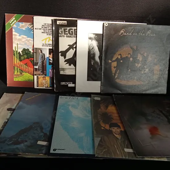 MIX OF 10 VINTAGE RECORDS
