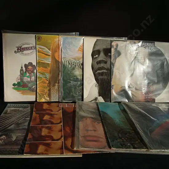 MIX OF 10 VINTAGE RECORDS