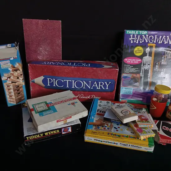 COLLECTION OF BOARD GAMES