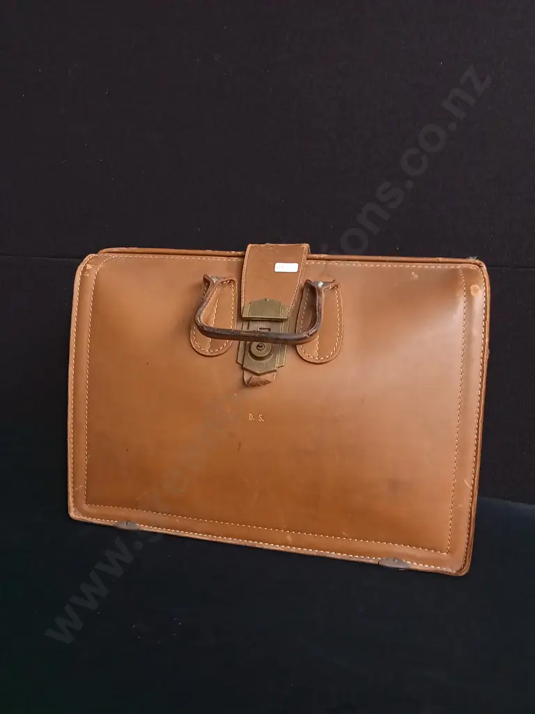 VINTAGE LEATHER BRIEFCASE Image 1++