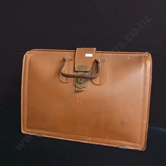 VINTAGE LEATHER BRIEFCASE